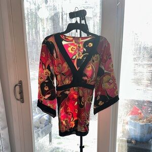 Source Unknown Floral V-Neck Blouse in Red, Black and Yellow
